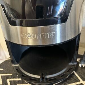 Gourmia Black and Silver air dryer